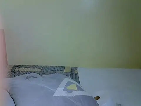 Pearl_petite webcam