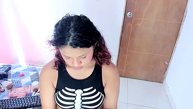 emily_coper18 (F teen) - squirt