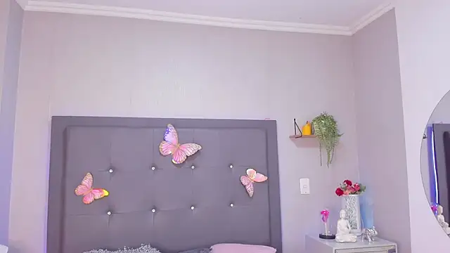 emma_lye (F teen) - 🍑🔥twerk + show oil🍑🔥