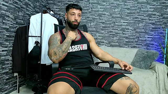 MasculineGuy99 live cam on StripChat