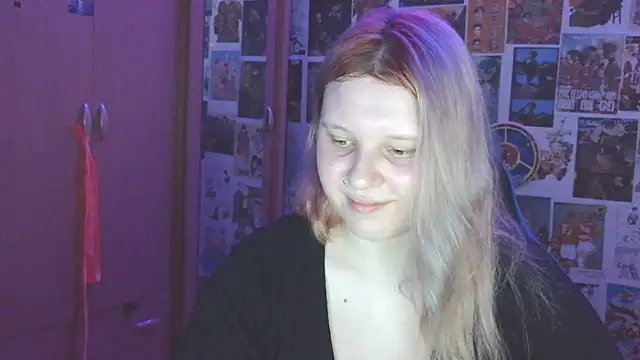 foxplayxx (F teen) - dildo between breasts