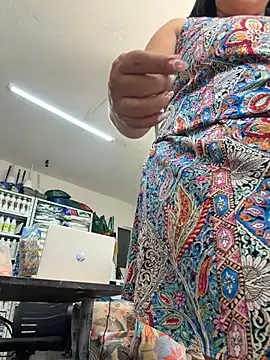 isabella__luna (G milf) - Full-on masturbation in the store