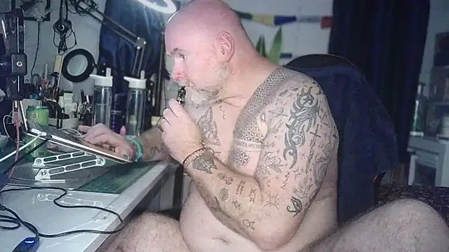 tattooed_dilf_01 (M mature) - Masturbate & Cumshow