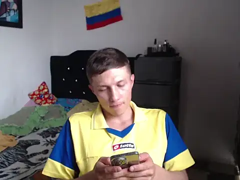 stiiveen777 (M young) - SPANKS ASS X6 🍑✋🏽