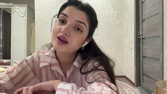 izzabelsun (F teen) - Bite my lips close to you💙