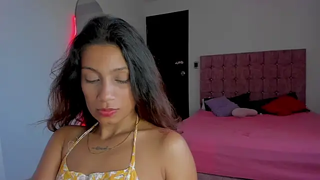 cora_22 (F young) - SHOW BOOBS