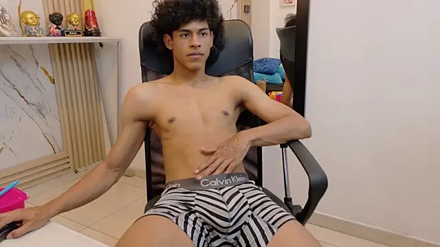 zayn_fox32 (M twink) - cum public