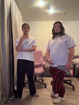 desiredude9's room