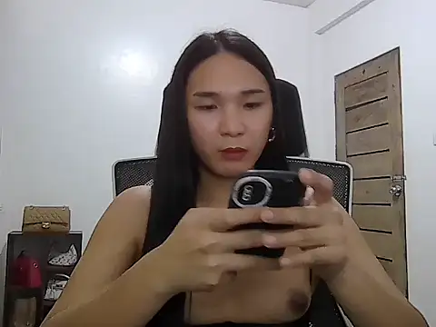 XxSensationSelena18 webcam