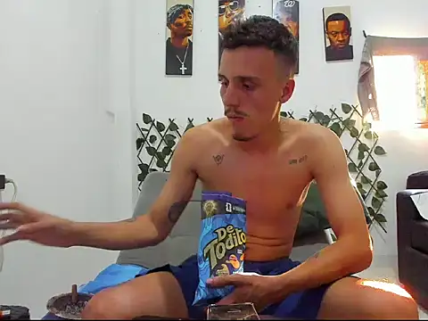 Latins_Boss webcam