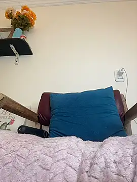 LilaRvsh webcam