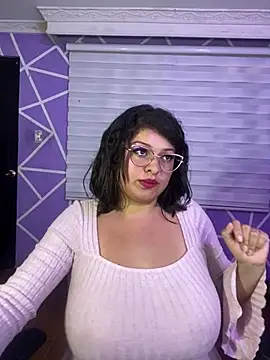 MiiaaJoness webcam