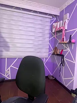 MiiaaJoness webcam