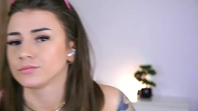 AishaSins webcam