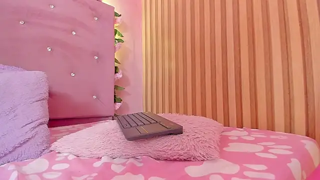 lovely__kiss__ live cam on StripChat