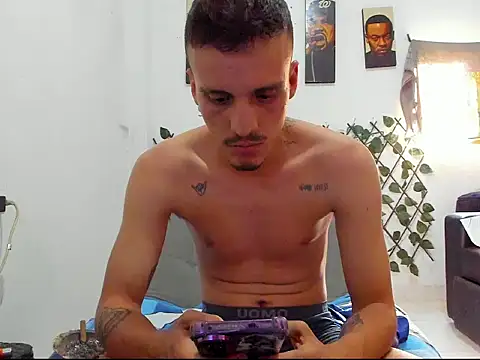Latins_Boss webcam
