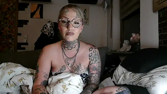 RoxxyInk webcam
