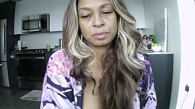msweetlindaparks (F mature) - Ass Play with finger