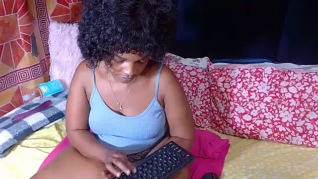 Thickbootykim webcam