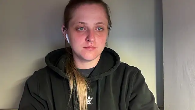 LeaWetGirl webcam