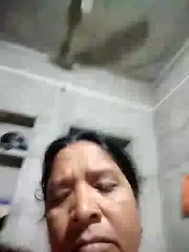Loomaraj live cam on StripChat