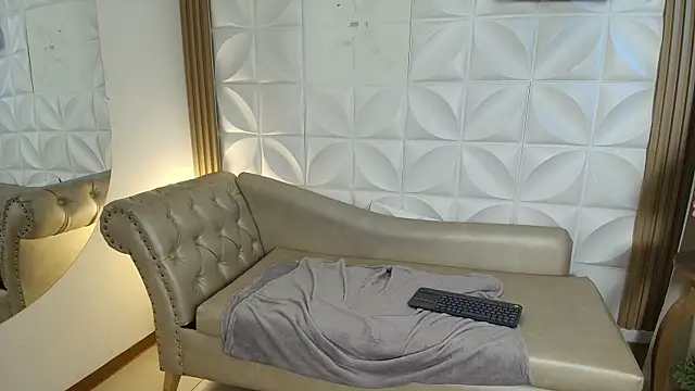 Bella_Stoone_ webcam