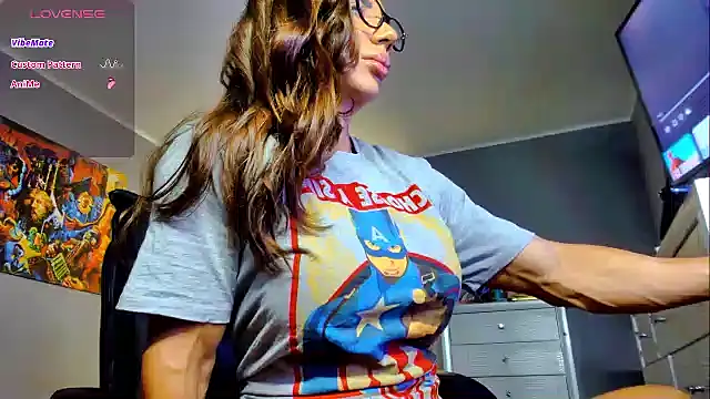 Alesyamuscledoll@xh webcam