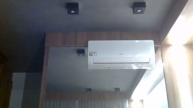 SkinnyKitten live cam