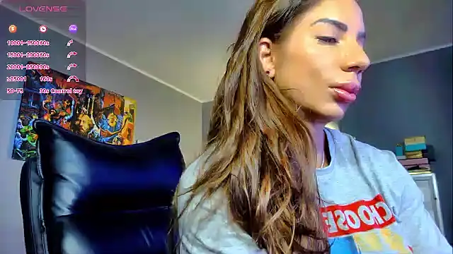 Alesyamuscledoll@xh webcam