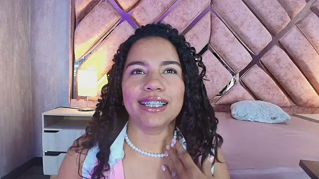 tamaraahoney (F young) - show oily feet