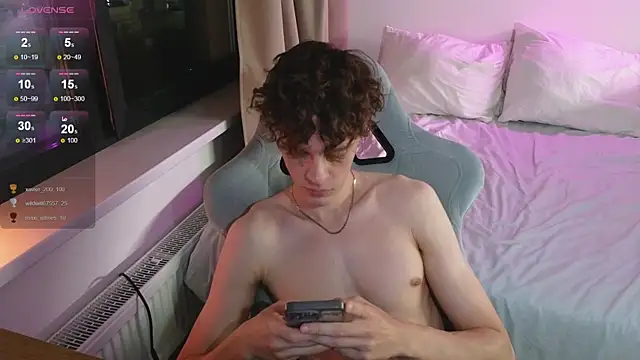 cute_thomas live cam on StripChat