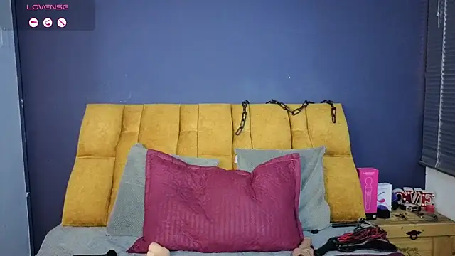 KendraaSimons webcam