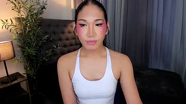 Hugecockasianprincess webcam