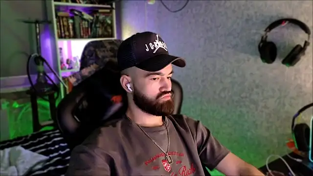 _Serious_Man webcam