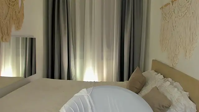 EffieMinki webcam