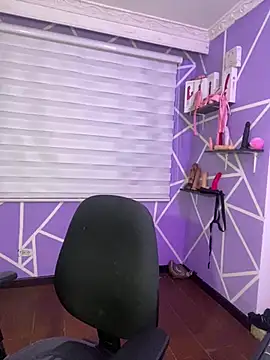 MiiaaJoness webcam