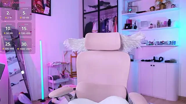 HolliWould_ webcam