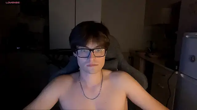 JadeNoiiir webcam