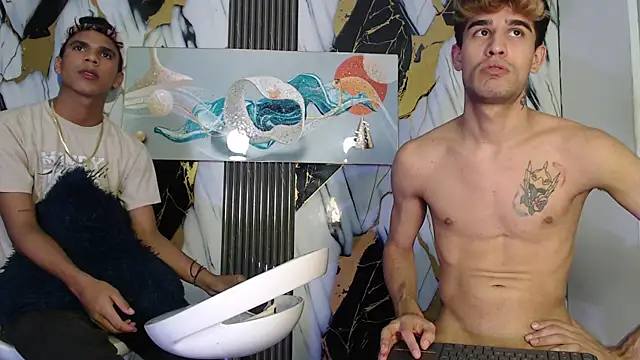 BLACK_AND_LOVER webcam