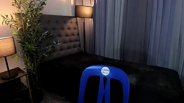 Hugecockasianprincess webcam