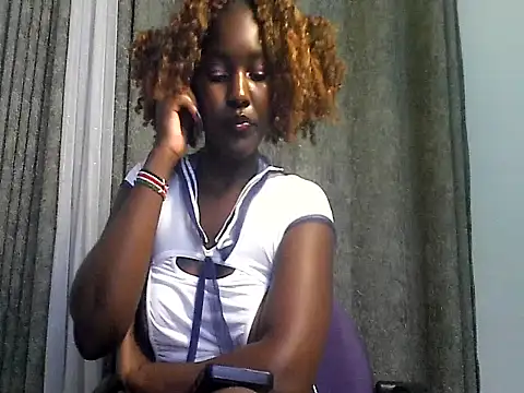 MoonlighMaya webcam