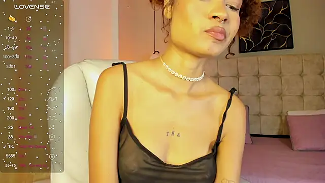 Naomy9_ webcam