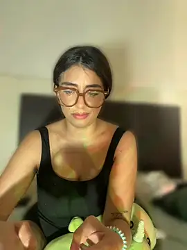 SweetHushviolet webcam