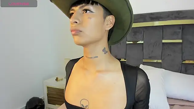 Exotic__April webcam