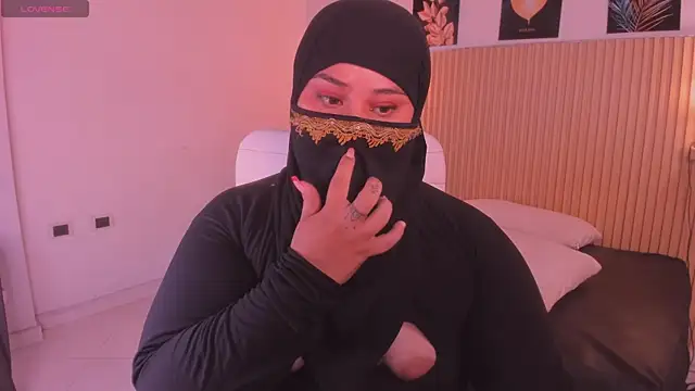 samanee_konn (F young) - Doggy position