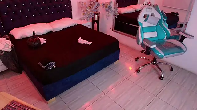 Juliieta_gray webcam