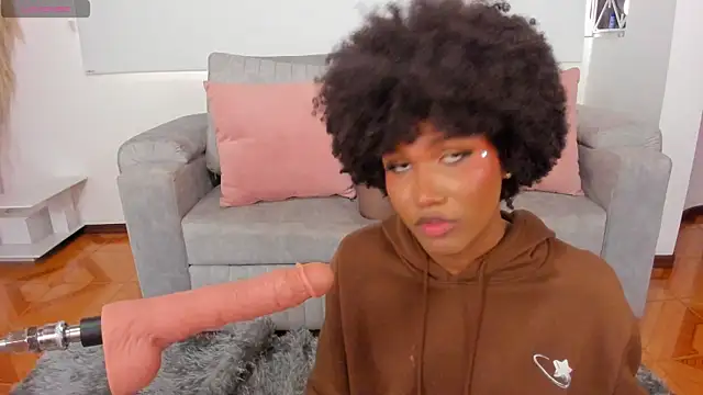 NaomiSaenz_ webcam