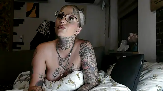 RoxxyInk webcam