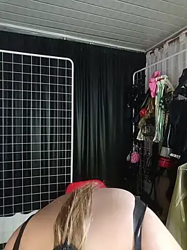 LatexDevil_Blondie webcam