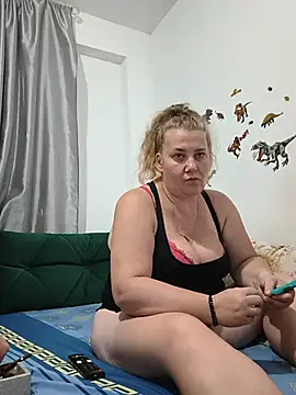 JuliaBestX webcam